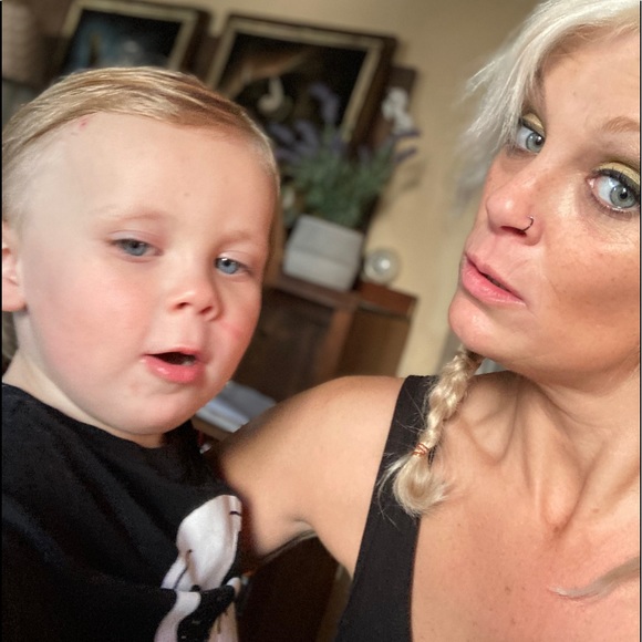 Meet your Posher, Laurie - Picture 2 of 2